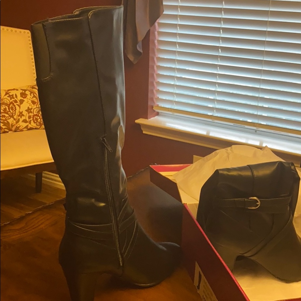 Boots - Picture 2 of 3